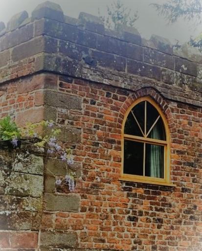 Stay In A Castle! Unique & Luxurious Historical Apartment, Self Contained, Free Parking & Wi-Fi チェスター エクステリア 写真
